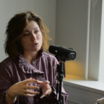 “Fie Hørby i studiet, hvor hun taler om relationel ledelse og betydningen af kontakt.”