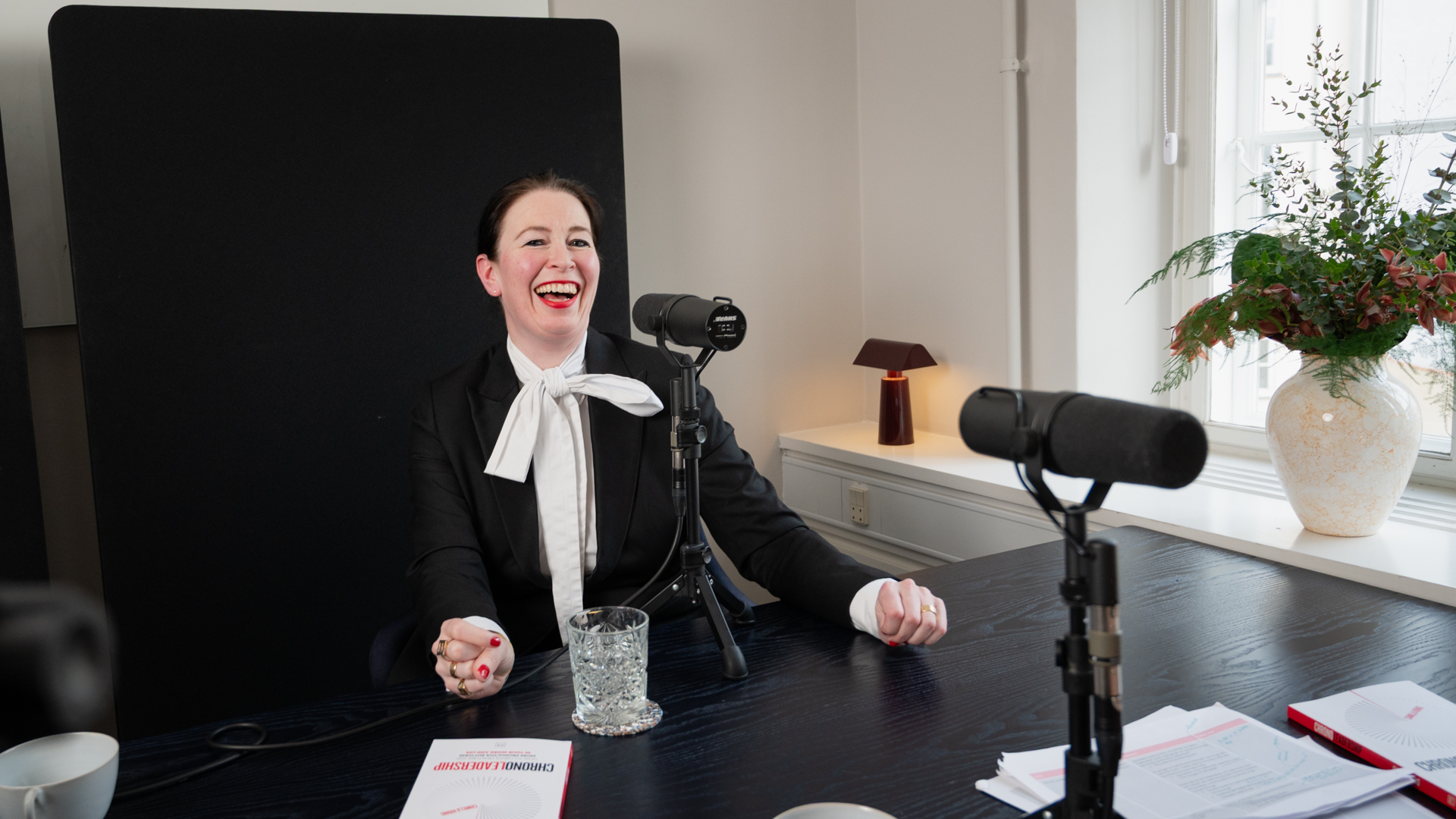 Camilla Kring i bro fm-studiet taler om døgnrytmeledelse og fleksible arbejdstider
